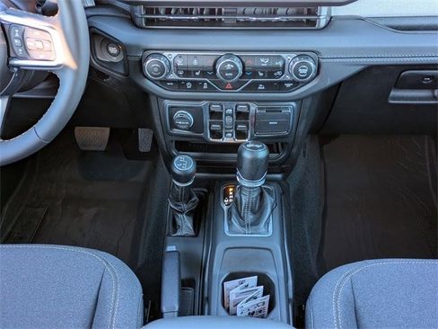 Used 2024 Jeep Wrangler Sahara image 18