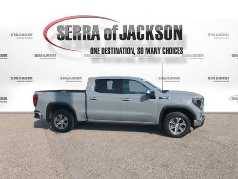 Used 2025 GMC Sierra 1500 SLE w/ X31 Off-Road Package AWD/4WD image 10