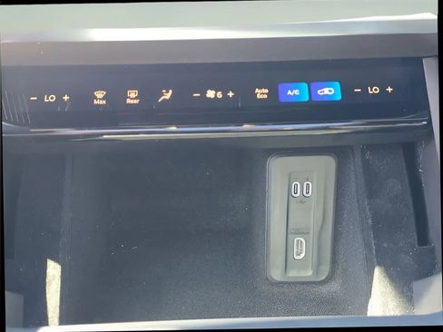 Used 2024 Jeep Wagoneer Launch Edition AWD/4WD image 32