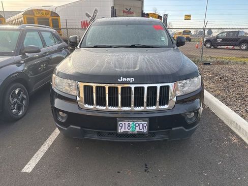 Used 2011 Jeep Grand Cherokee Laredo image 2