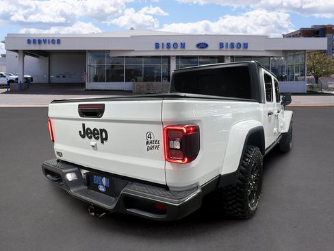 Used 2025 Jeep Gladiator Willys image 3