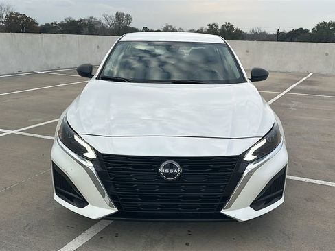 Used 2024 Nissan Altima 2.5 SV image 7