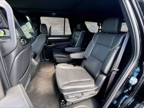 Used 2025 Cadillac Escalade Premium Luxury AWD/4WD image 22