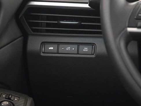Used 2024 Nissan Altima 2.5 SV FWD image 23