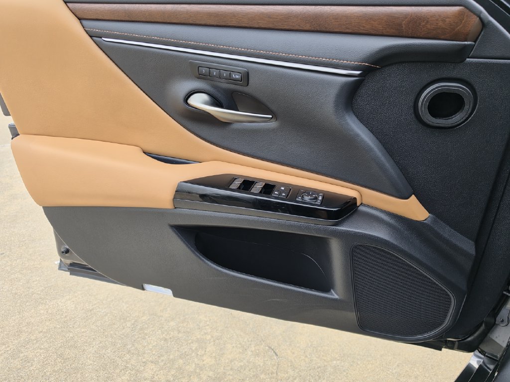 Used 2025 Lexus ES 350 w/ Premium Package FWD image 25