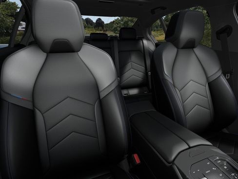 New 2027 BMW 550e xDrive image 11