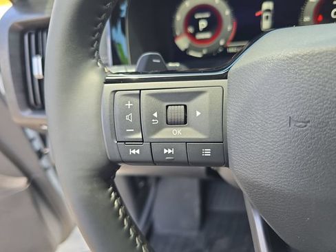 Used 2026 Nissan Pathfinder Platinum FWD image 23