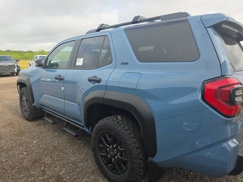 Used 2026 Toyota 4Runner SR5 AWD/4WD image 4