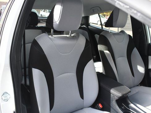 Certified 2021 Toyota Prius LE w/ Carpet Mat Package (TMS) image 26