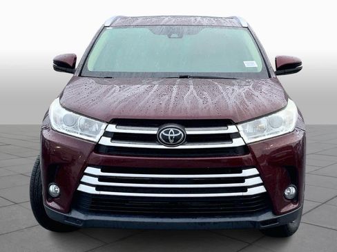 Used 2019 Toyota Highlander XLE image 3