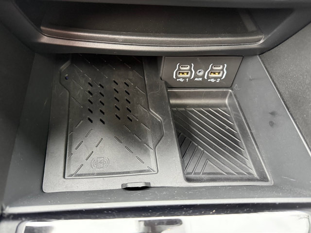Used 2025 Chrysler Pacifica Limited FWD image 32
