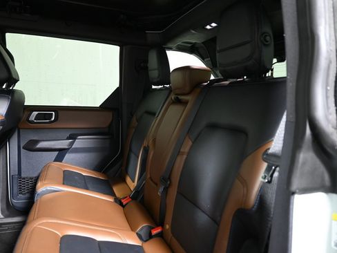 Used 2024 Ford Bronco Outer Banks image 6