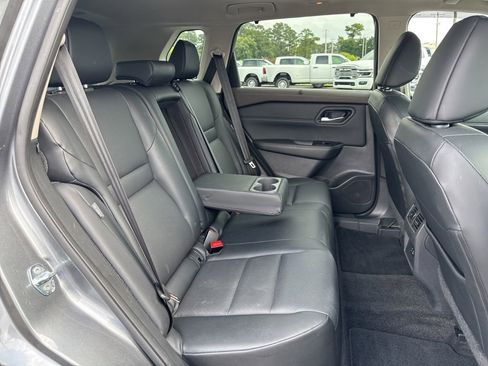 Used 2023 Nissan Rogue SV w/ SV Premium B Package FWD image 17