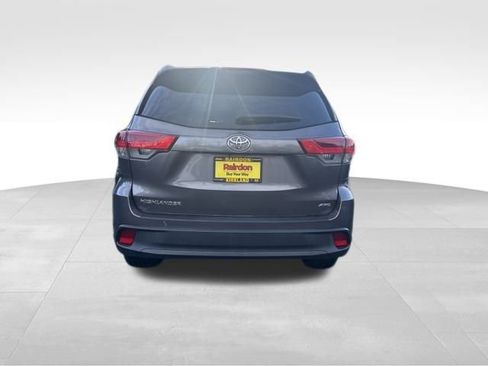 Used 2018 Toyota Highlander LE image 6
