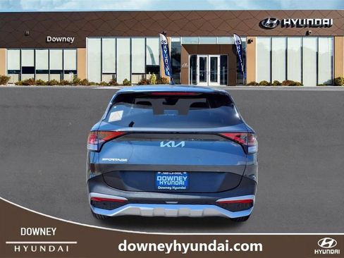 Used 2025 Kia Sportage LX FWD image 5