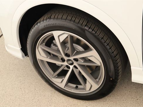New 2025 Audi Q3 2.0T Premium image 30