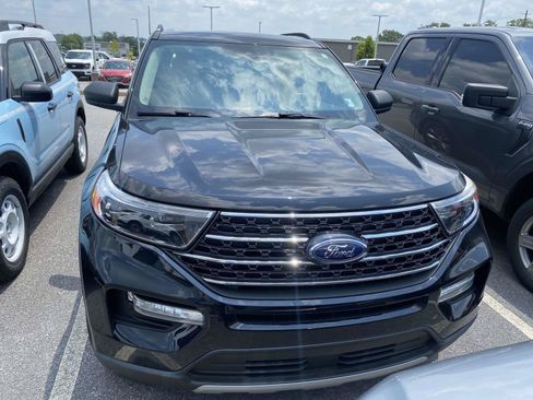 Used 2021 Ford Explorer XLT w/ Equipment Group 202A RWD image 2