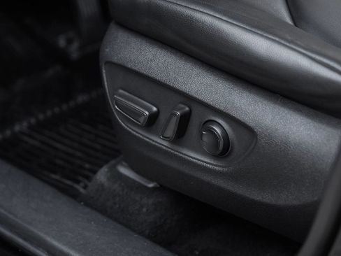 Used 2021 Toyota Highlander XLE image 42