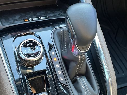 Used 2025 GMC Canyon Denali image 25