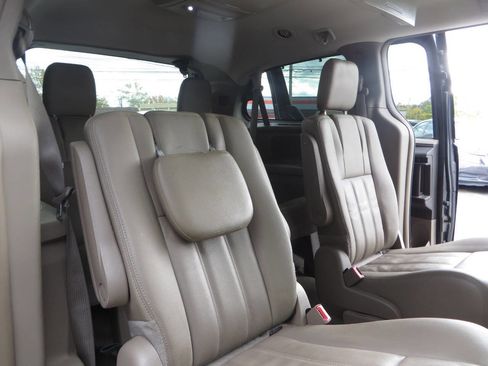 Used 2015 Chrysler Town & Country Touring w/ Driver Convenience Group image 27