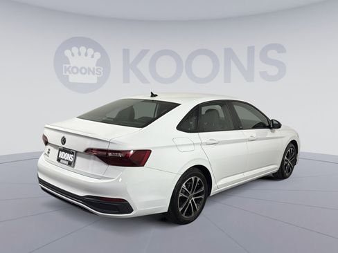 Used 2023 Volkswagen Jetta Sport image 7