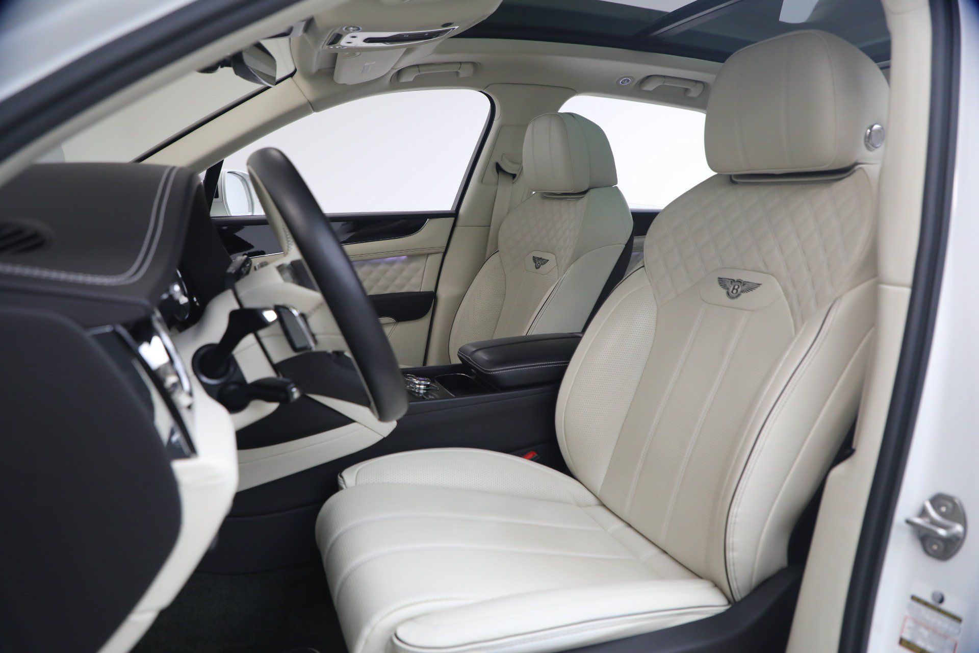 Certified 2022 Bentley Bentayga AWD/4WD image 21