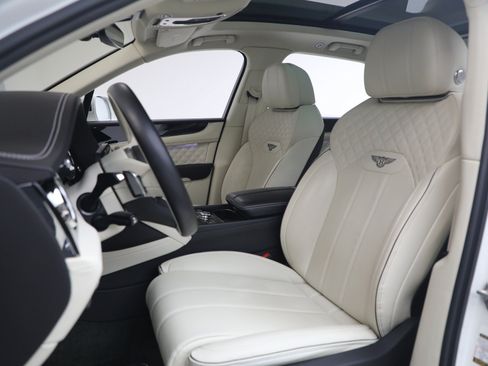 Certified 2022 Bentley Bentayga AWD/4WD image 21