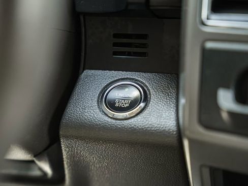 Used 2020 Ford Expedition XLT w/ Equipment Group 202A AWD/4WD image 31