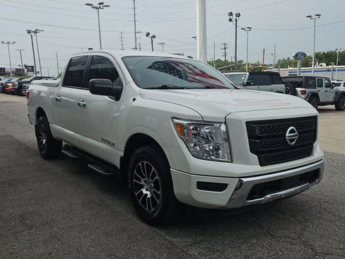 Used 2021 Nissan Titan SV w/ Accessory Utility Package AWD/4WD image 6