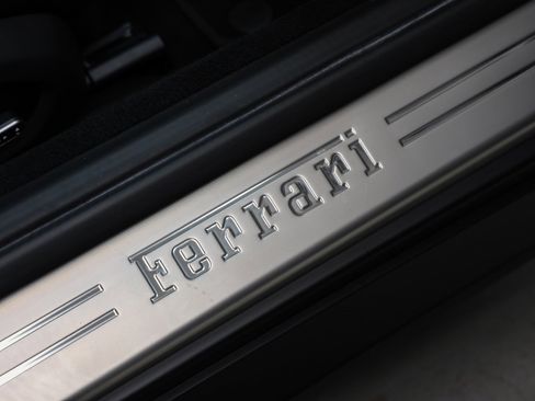 Used 2018 Ferrari GTC4Lusso image 21