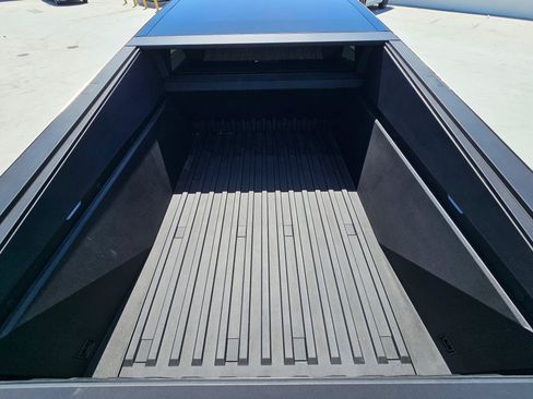 Used 2026 Tesla Cybertruck 2WD Crew Cab image 13