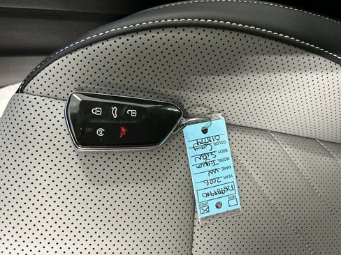 Certified 2026 Volkswagen Tiguan SE AWD/4WD image 12