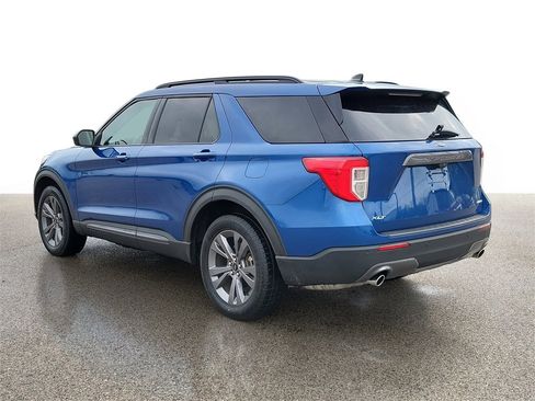 Used 2022 Ford Explorer XLT w/ Equipment Group 202A image 3