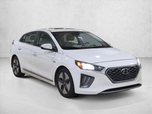Used 2020 Hyundai Ioniq SEL FWD image 3