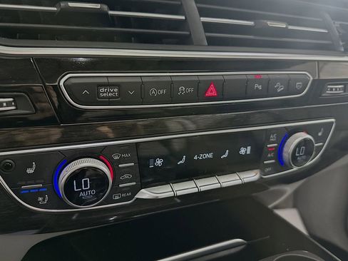 Used 2018 Audi Q7 3.0T Prestige w/ Prestige Package AWD/4WD image 17