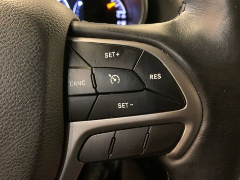 Used 2022 Jeep Grand Cherokee Laredo X AWD/4WD image 21