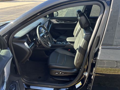 Used 2025 Cadillac XT6 Sport w/ Technology Package image 9