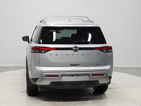Used 2025 Nissan Pathfinder SL FWD image 6