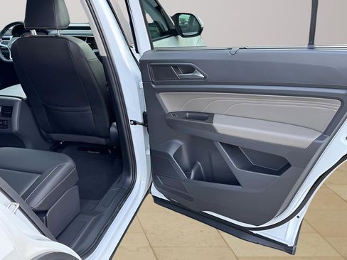 Used 2023 Volkswagen Atlas SE w/ Panoramic Sunroof Package image 31