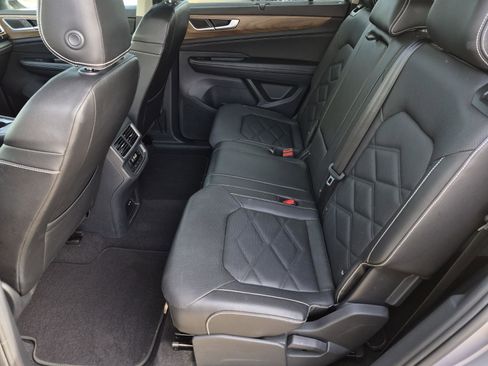 Used 2024 Volkswagen Atlas SE w/ Panoramic Sunroof Package image 27