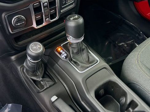 Used 2025 Jeep Wrangler Unlimited Sahara AWD/4WD image 16