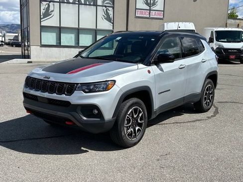 Certified 2025 Jeep Compass Trailhawk AWD/4WD image 12
