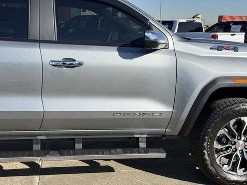 Used 2023 GMC Canyon Denali image 9
