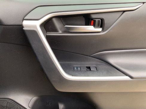 Used 2022 Toyota RAV4 XLE image 19