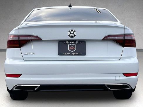 Used 2019 Volkswagen Jetta R-Line w/ R-Line Cold Weather Package FWD image 4