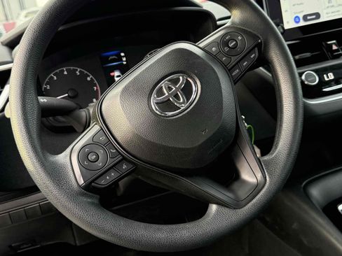 Used 2025 Toyota Corolla LE FWD image 12