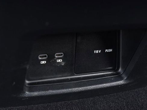 Used 2025 Volkswagen Atlas Cross Sport SE image 23