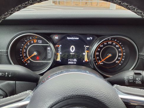 Used 2022 Jeep Wrangler Unlimited Sahara w/ LED Lighting Group AWD/4WD image 19