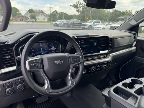 Used 2024 Chevrolet Silverado 1500 RST image 7