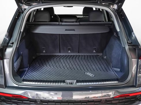 Certified 2025 Audi Q5 Premium w/ Convenience Package image 12